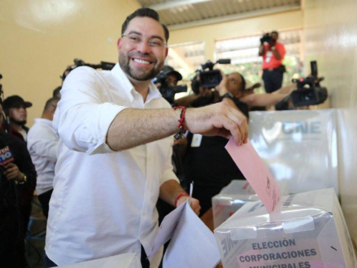 Precandidatos presidenciales ejercieron su voto en las primarias en Honduras