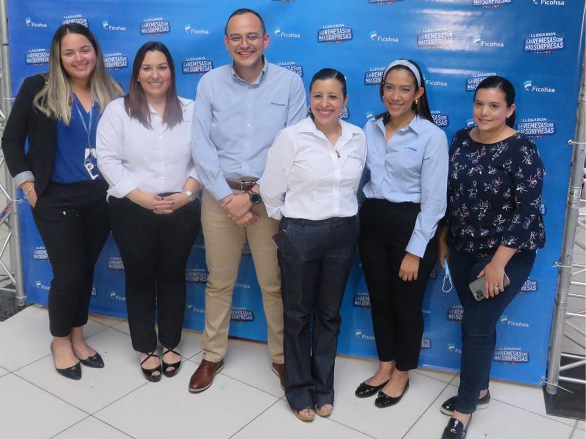 Ejecutivos de Banco Ficohsa en el lanzamiento de “Ficohsa regala un Volkswagen Amarok 2023 por tus remesas”.