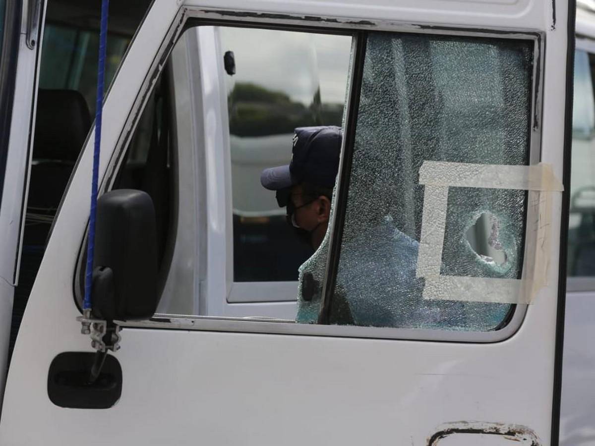 La unidad fue atacada a disparos en la estación de buses de Las Brisas.