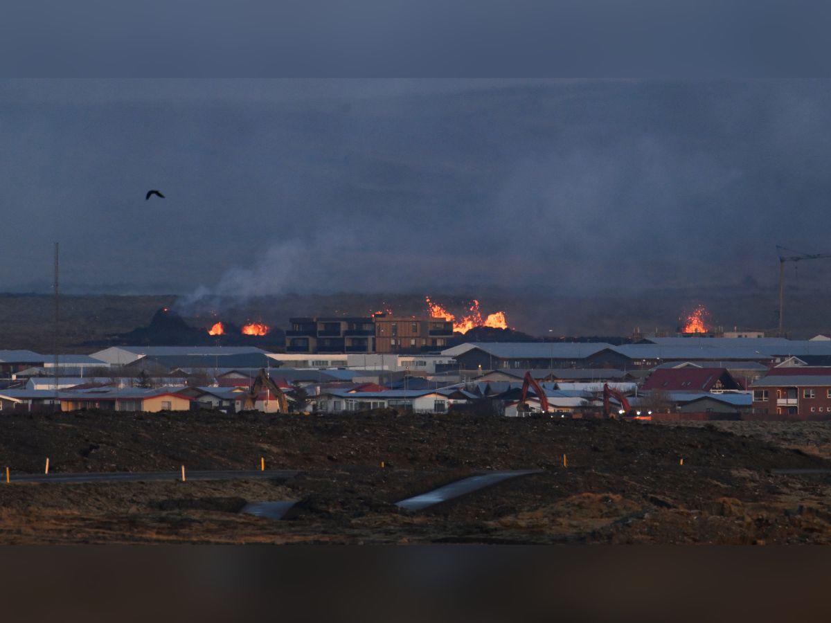 Volcán en Islandia hace erupción por segunda vez en un mes
