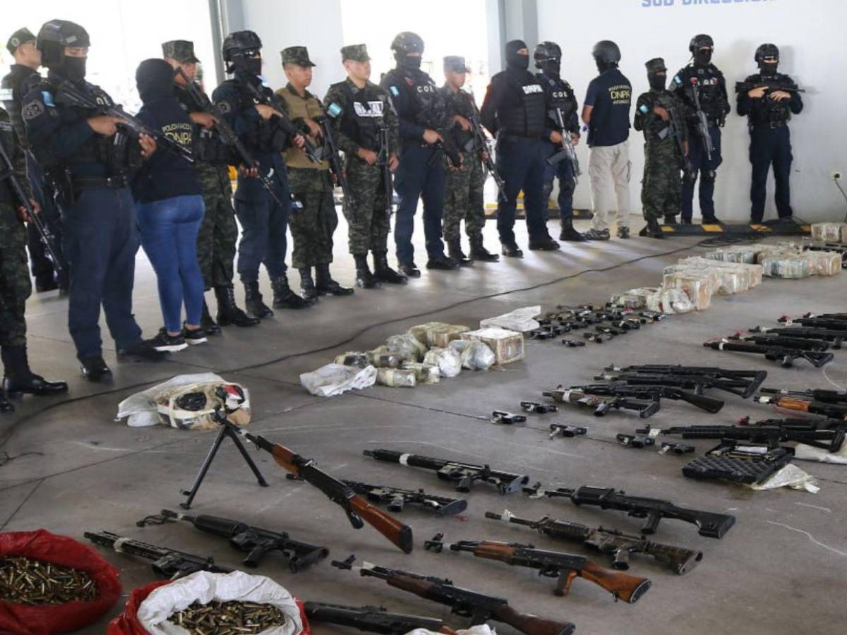Incautan armas de alto calibre y municiones en operación marítima en Gracias a Dios Incautan armas de alto calibre y municiones en operación marítima en Gracias a Dios