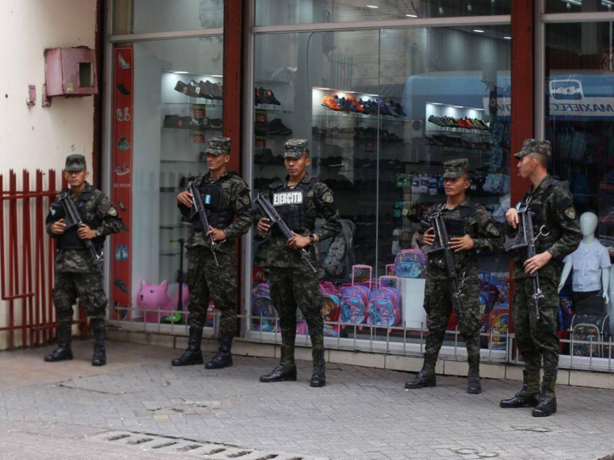 Repleto de militares: Así luce el centro de la capital previo a transición del CN