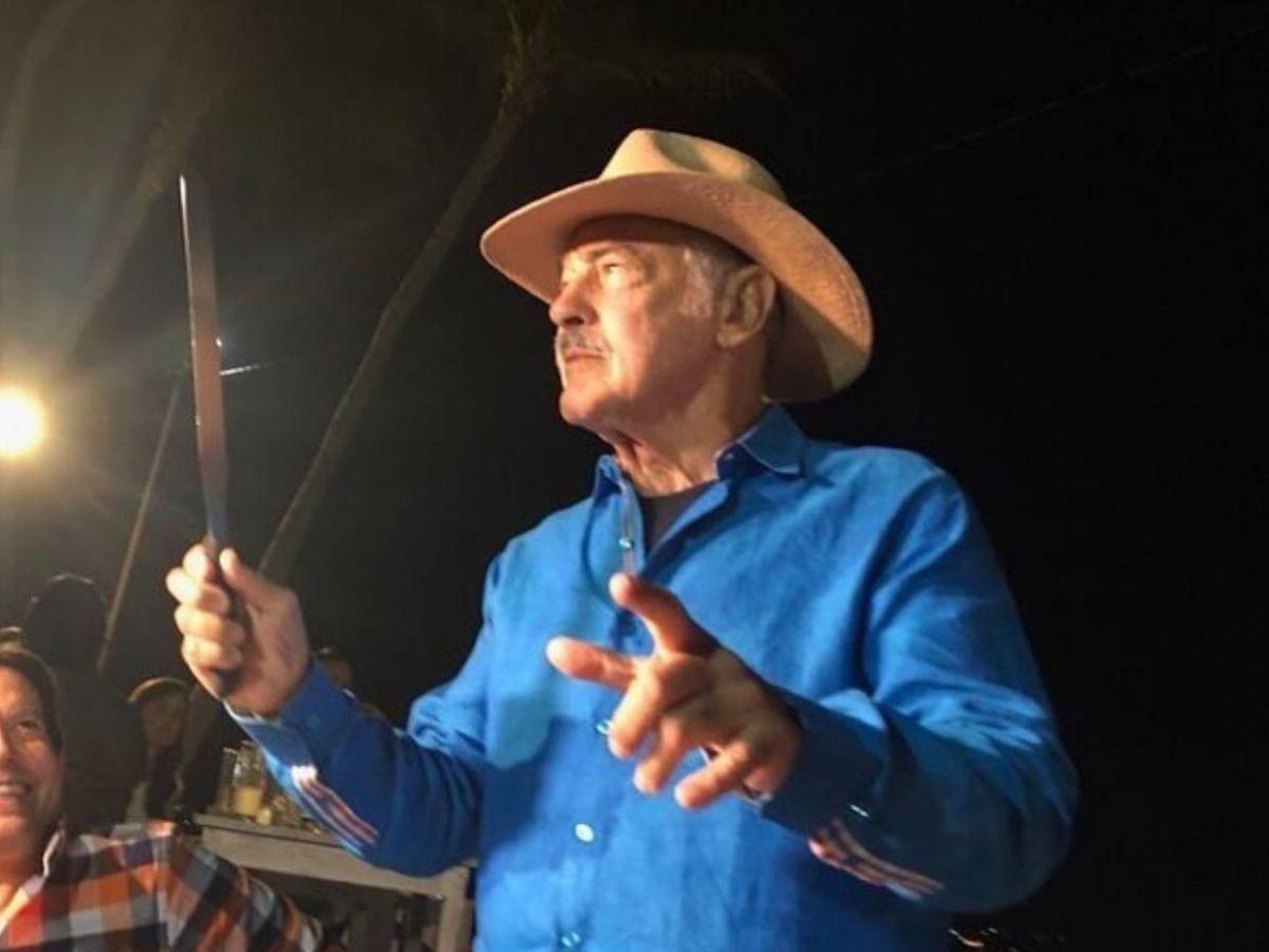 Reviven acusaciones de Andrés García contra Carmen Salinas: Le reza al diablo