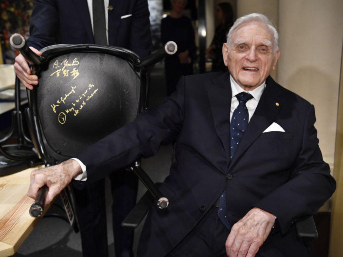 Muere John Goodenough, premio Nobel de Química por desarrollar las baterías de litio