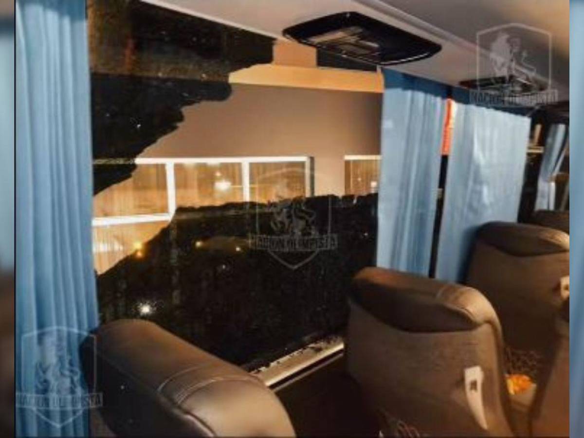 Reprochable: así quedó el bus de Olimpia tras ser atacado por aficionados de Alajuelense