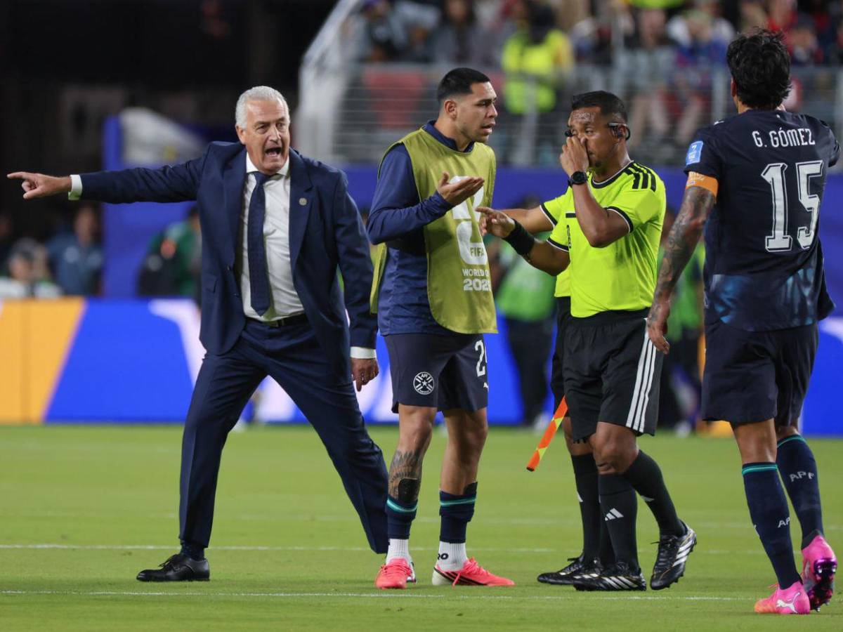 Expulsan del Mundial 2026 a periodista que criticó a árbitro centroamericano y la FIFA