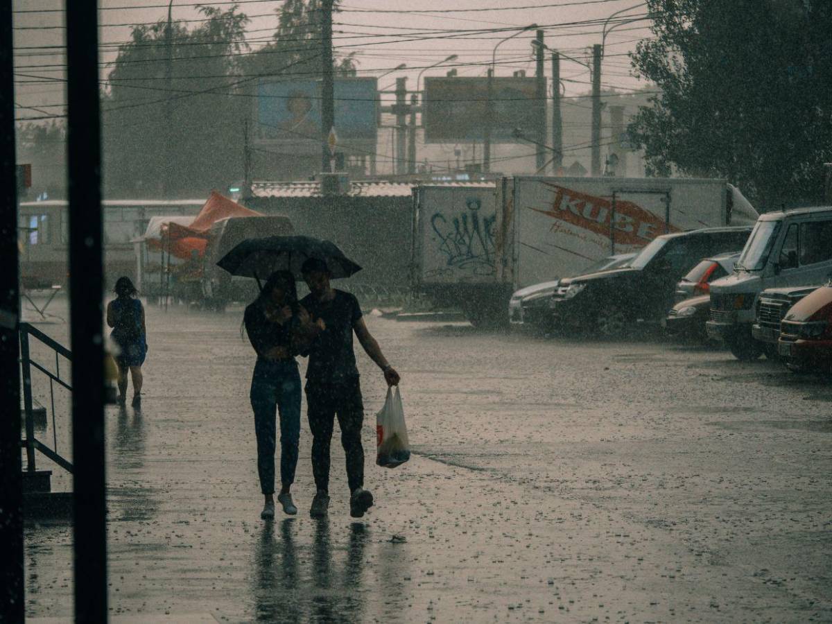 Ingreso de una onda tropical dejará lluvias con actividad eléctrica en varios departamentos
