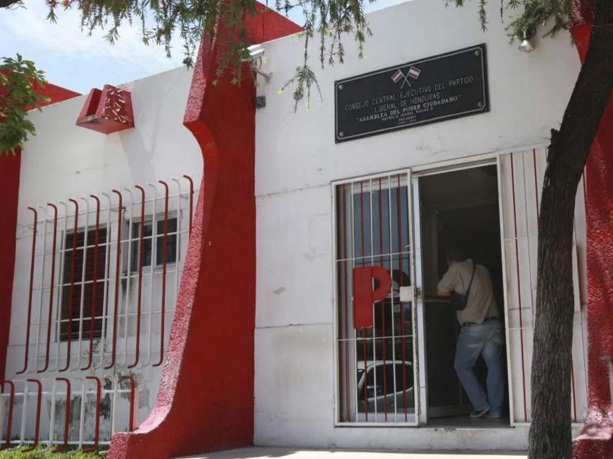 Por segundo día se mantienen tomas en el CCEPL por un grupo de jóvenes