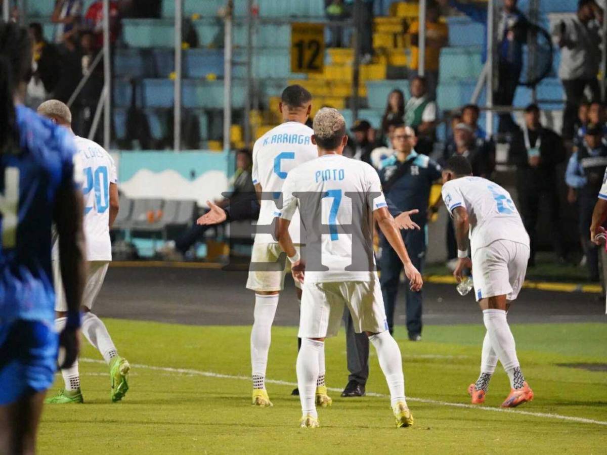 No se vio en TV: Pelea al final del juego y el enojo de Rueda con Kervin Arriaga