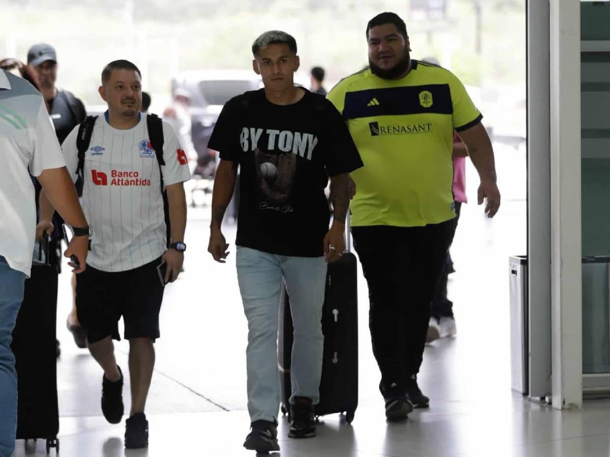Julián junto a bella chica y Luis Palma solicitado: Legionarios viajan tras Honduras vs Nicaragua