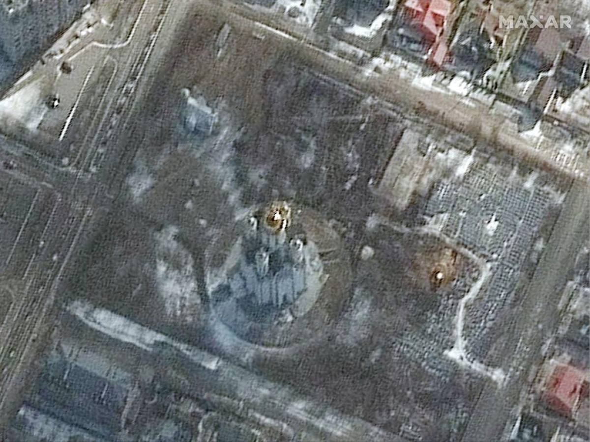 Impactante foto satelital muestra fosa común de víctimas civiles en Bucha