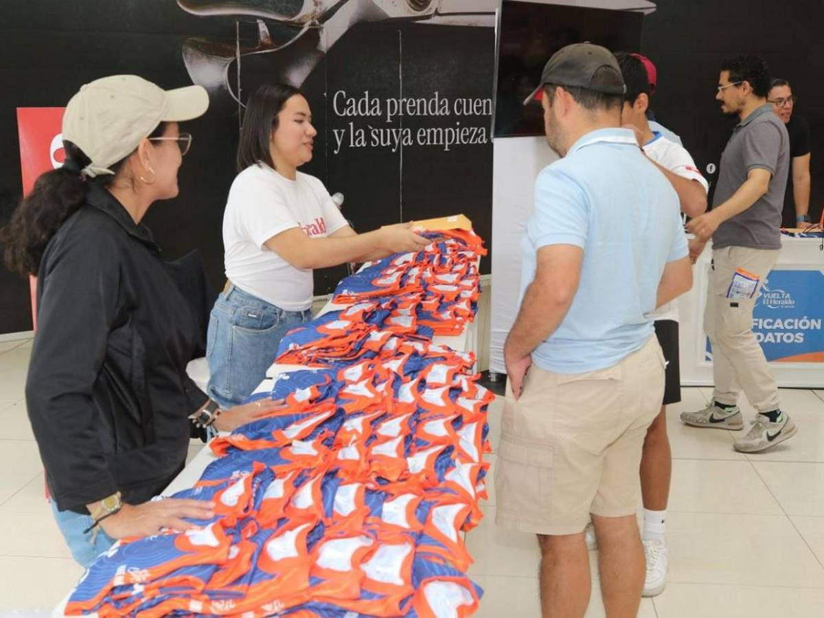 Entrega de kits en el arranque de la Vuelta EL HERALDO 2025, que reúne a mil ciclistas en Honduras