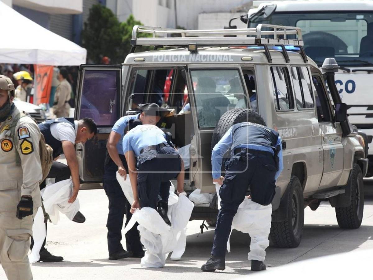 Mediante cadena humana fue el doloroso rescate de los restos de don Félix Núñez