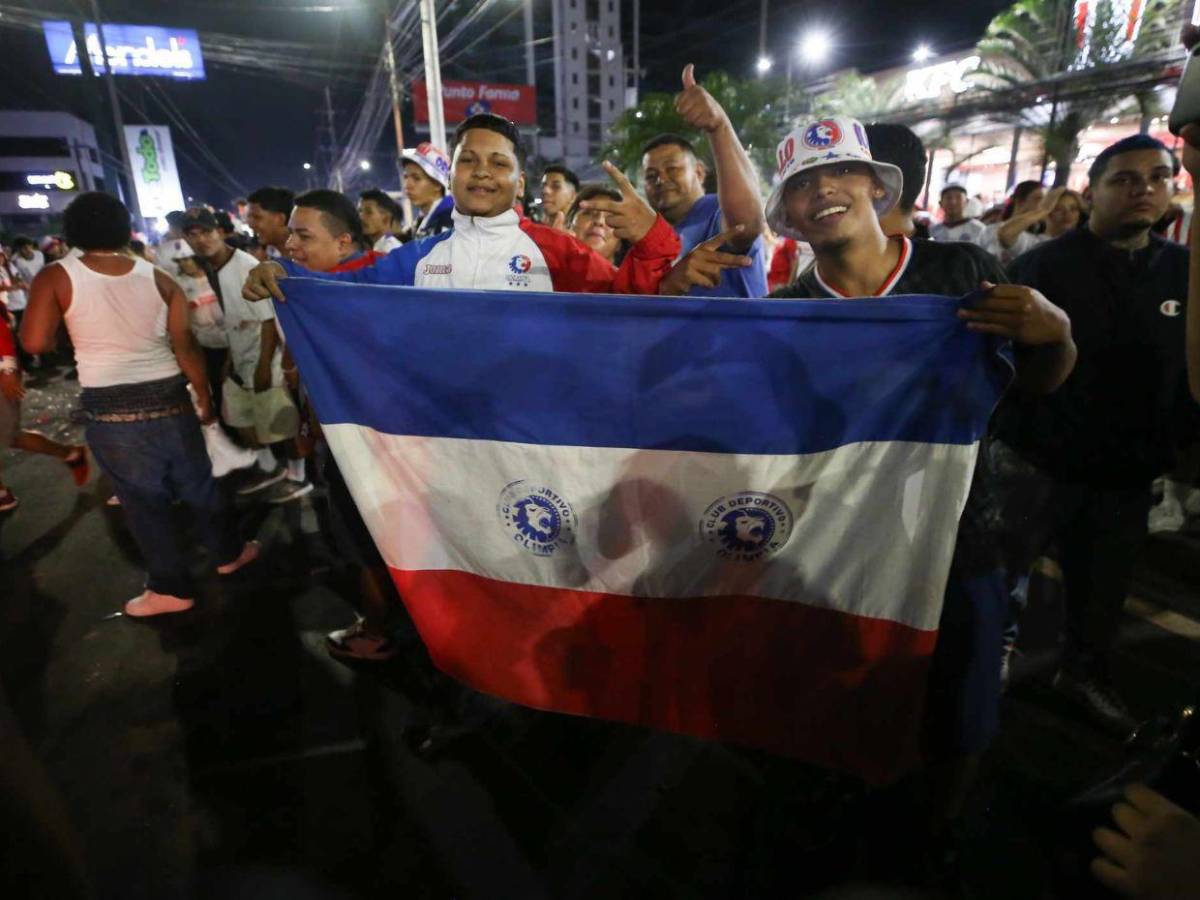 ¡Locura en bulevar Morazán! Así festejan los olimpistas el título 39