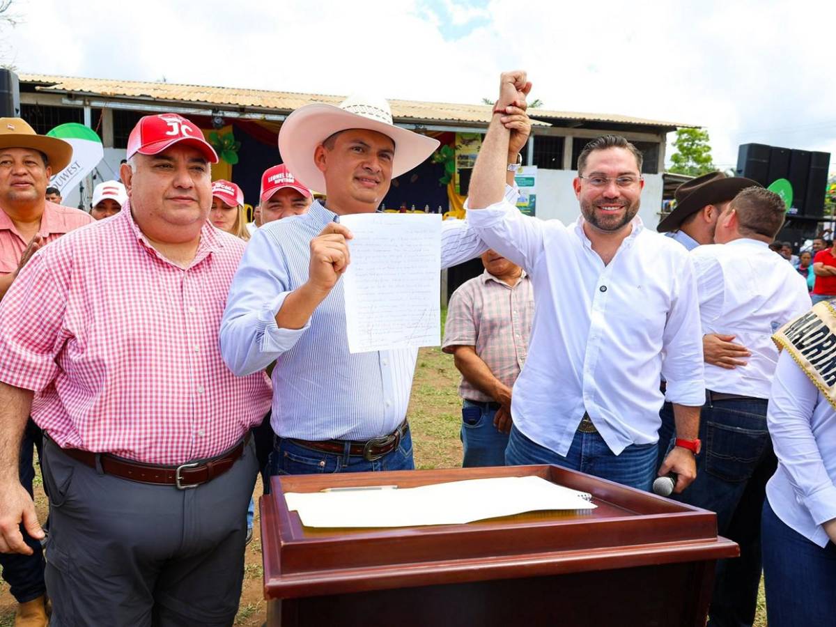 Jorge Cálix inicia su cierre de campaña recorriendo Puerto Cortés