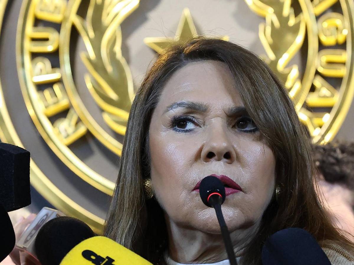 Polémica e irreverente: así es Celeste Amarilla, senadora que lanzó ofensas racistas a Mbappé