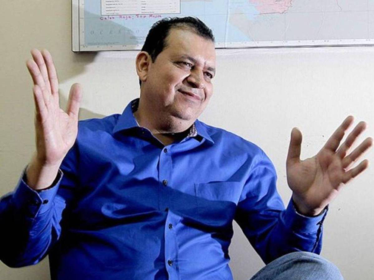 Orlando Ponce deja respuesta a críticos por casarse con una periodista más joven