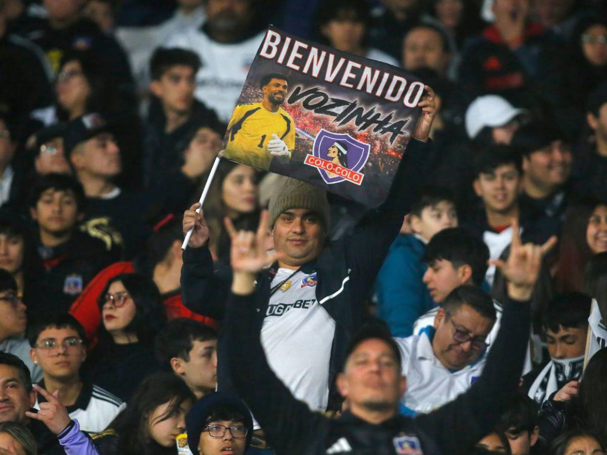 ‘Vozinha’, un refuerzo que cayó del cielo a Colo Colo como su camiseta en la bienvenida