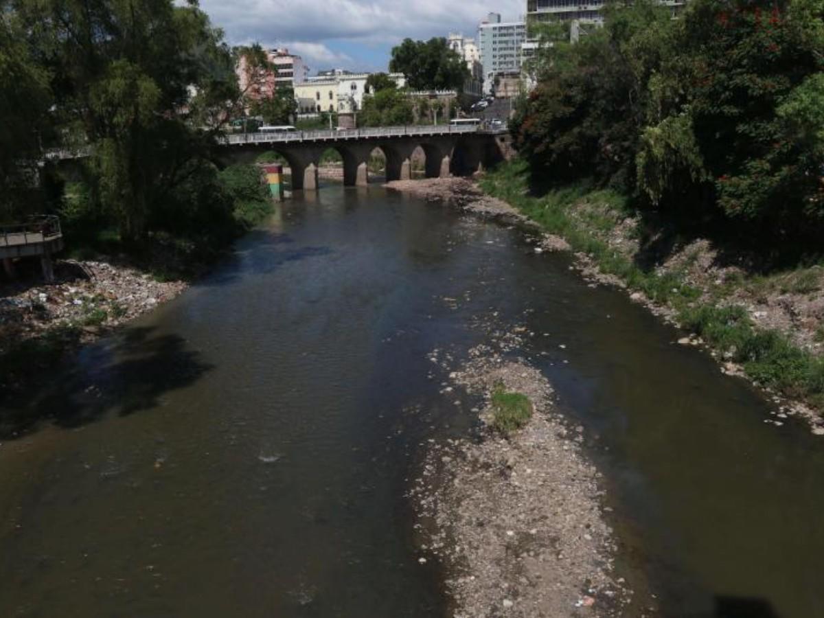 Piden sanciones contra los que contaminan los ríos de la capital