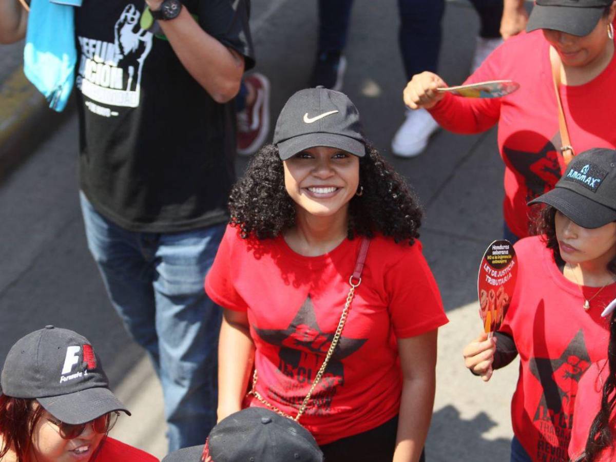 Entre consignas y sonrisas: ellas brillaron en la marcha del Día del Trabajador en la capital