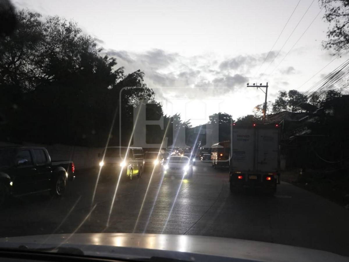 Así estuvo el tráfico vehicular esta madrugada en la salida al sur de la capital
