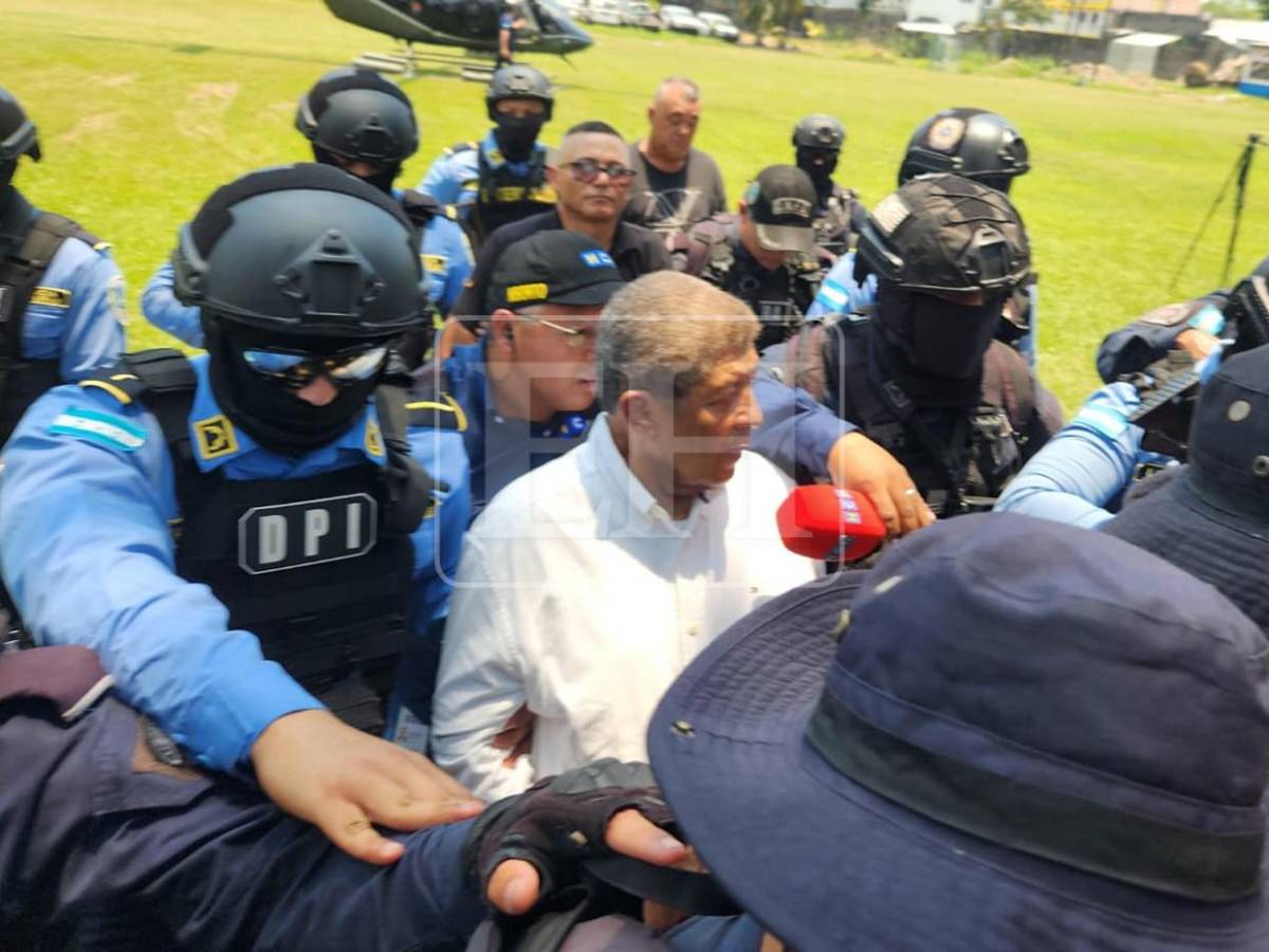 Soy inocente: exalcalde Adán Fúnez durante toma de huellas y exámenes médicos tras ser capturado