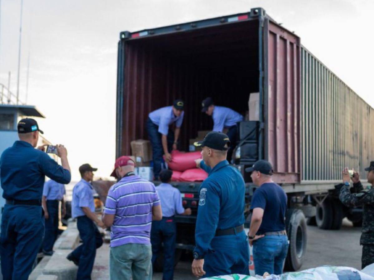 Trasladan 16 toneladas de ayuda humanitaria a comunidades indígenas de La Mosquitia