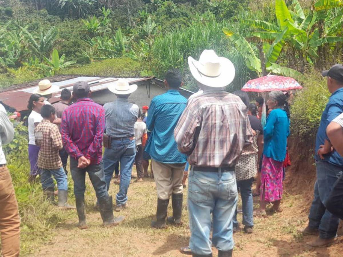 ¡Otra masacre! A machetazos asesinan a tres personas en La Campa, Lempira