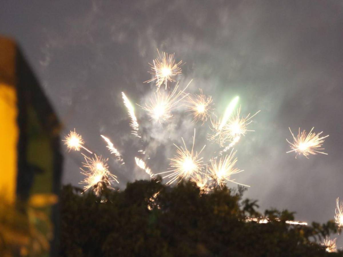 ¡Bienvenido 2026! Capitalinos iluminaron el cielo para celebrar el año nuevo