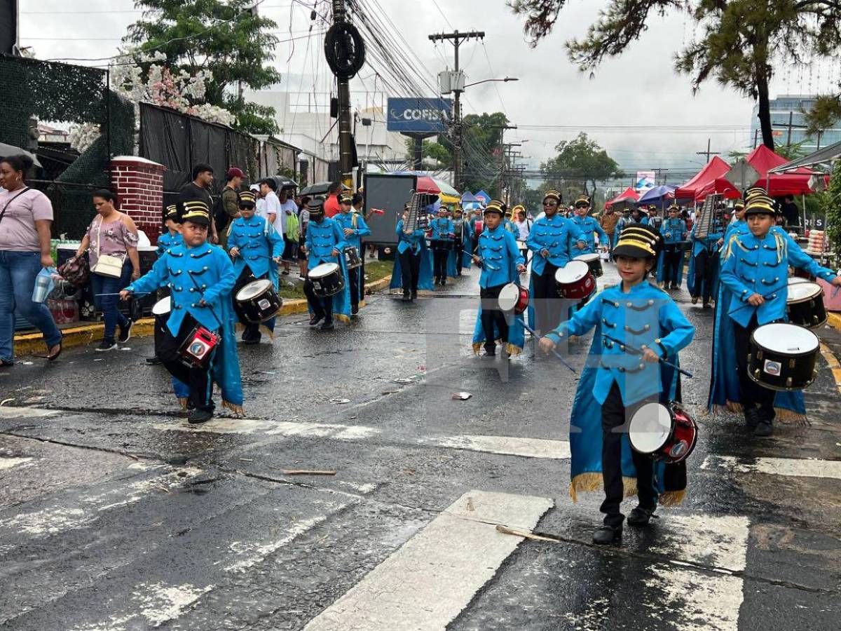 San Pedro Sula se viste de patriotismo y así desfila en los 204 años de independencia patria