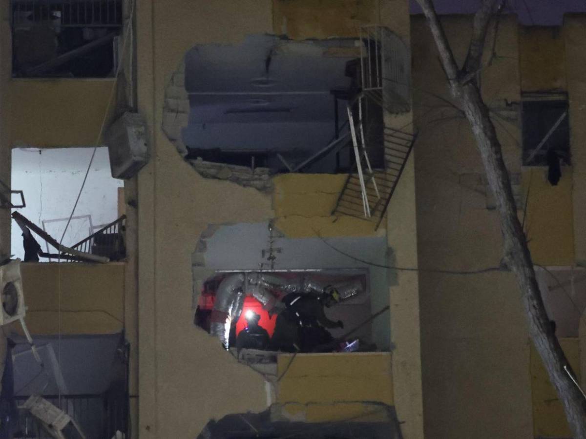 Israel al borde de la emergencia tras ataque con misiles iraníes que deja destrozos