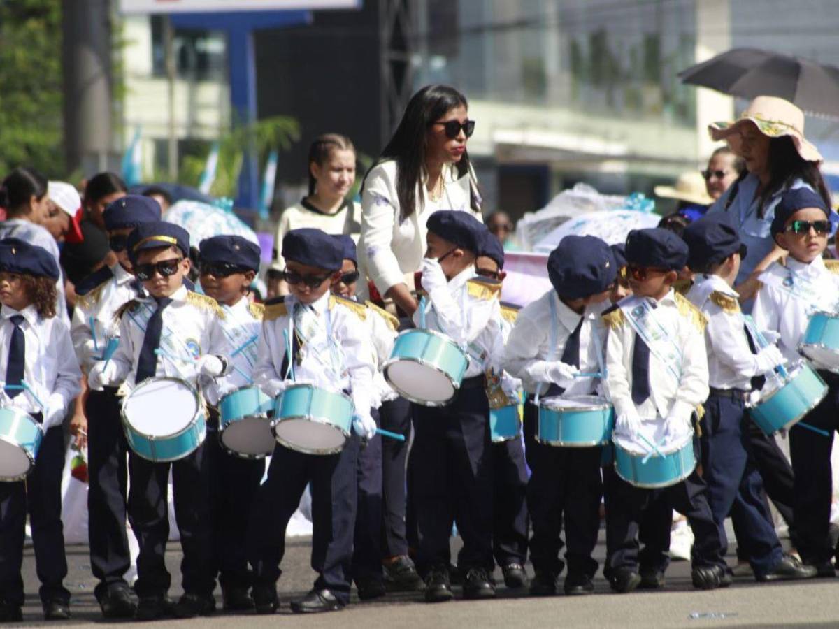Con color y alegría, niños de San Pedro Sula honran a la patria en desfiles