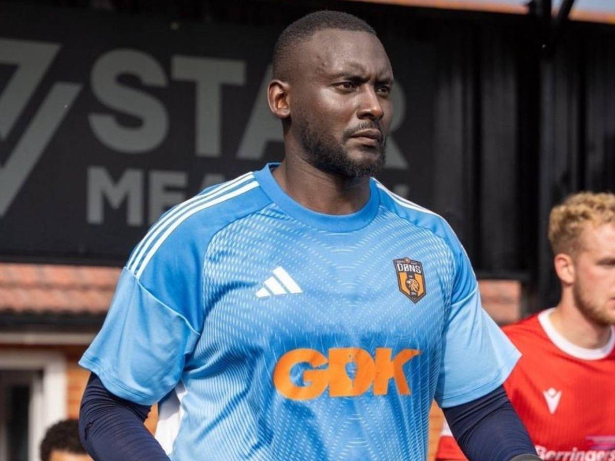 De portero en Londres a rey en Uganda: la historia de George Desmond Kamurasi