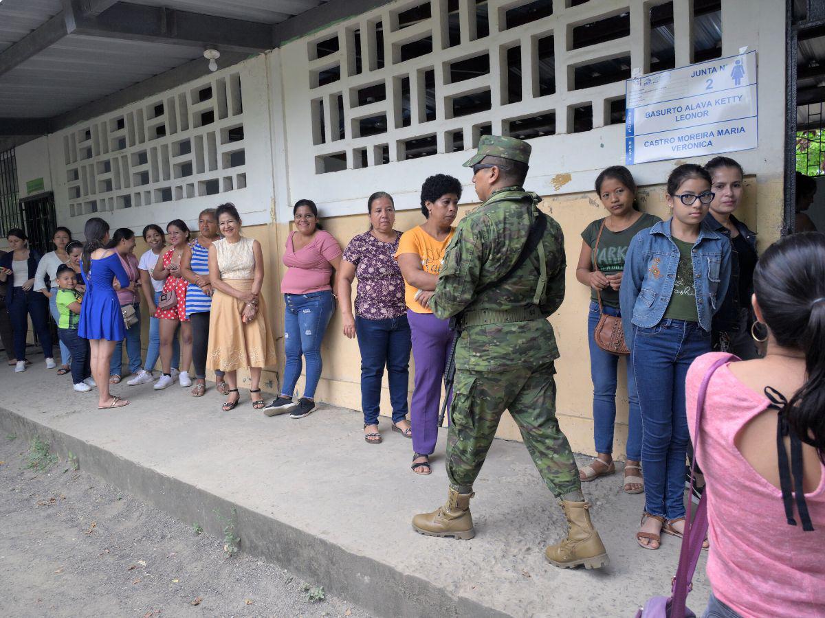 Ecuardo elige presidente en reñido balotaje bajo vilencia del narco