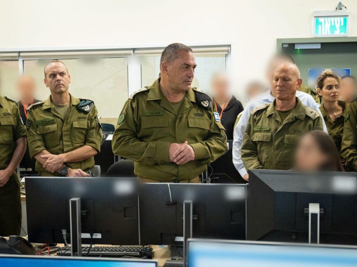 Entre abrazos y lágrimas, palestinos celebran su regreso a la libertad tras el alto el fuego en Gaza