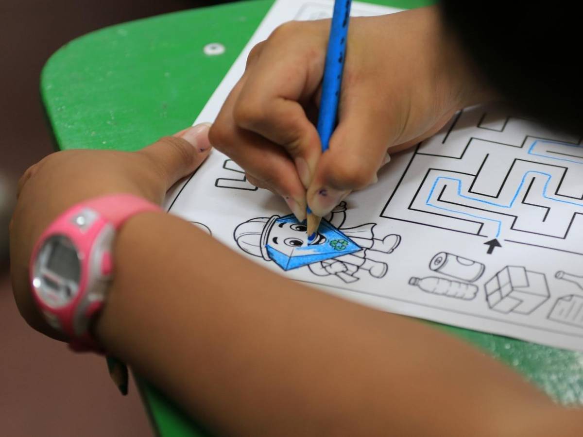 Guardianes del planeta promueven el reciclaje en  escuelas de la capital