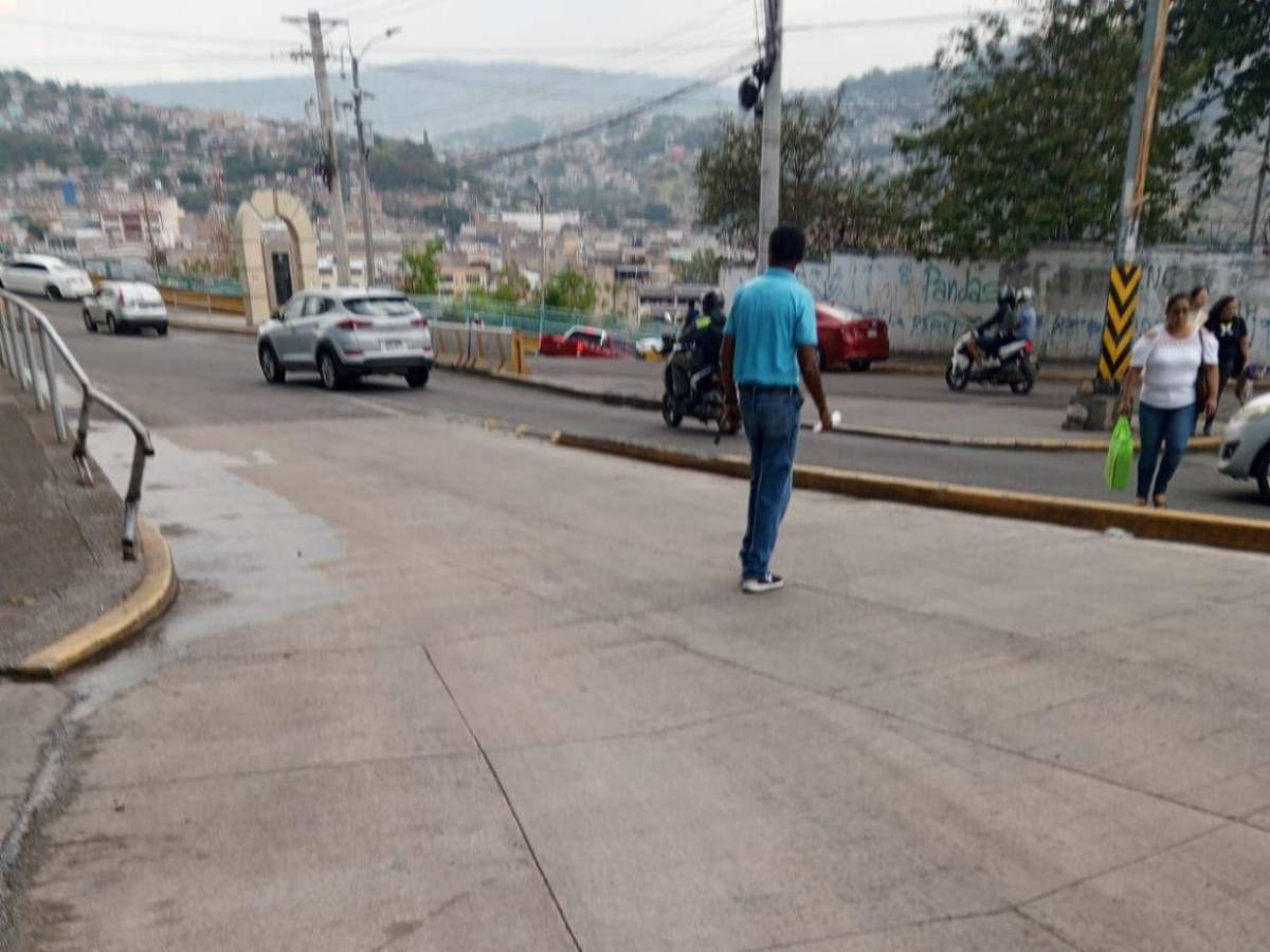 Fiel a la tradición: refrescante lluvia cayó sobre la capital en el Día de la Cruz