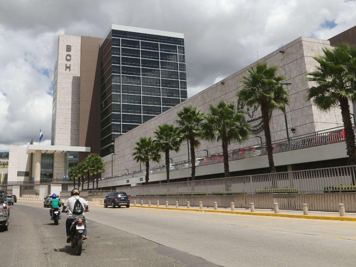 Entre 13,554 y 27,465 lempiras es el aumento salarial para directivos del Banco Central de Honduras