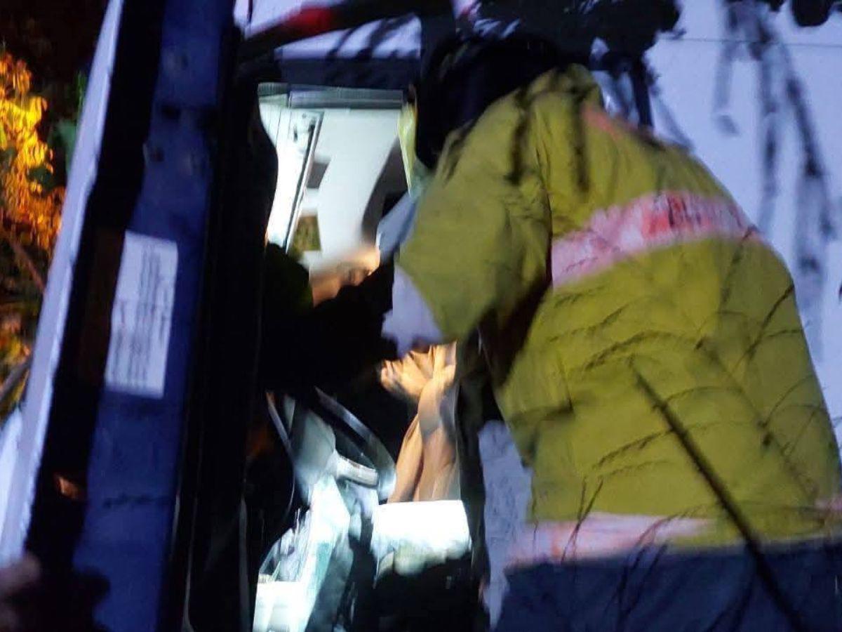 Contra una casa impactó la rastra: momento en que Joel Castillo murió en un accidente en Cortés