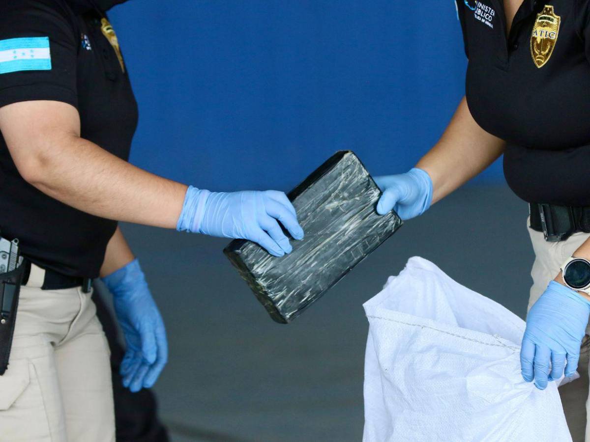 Prisión preventiva para cinco capturados con 899 kilos de cocaína en La Mosquitia
