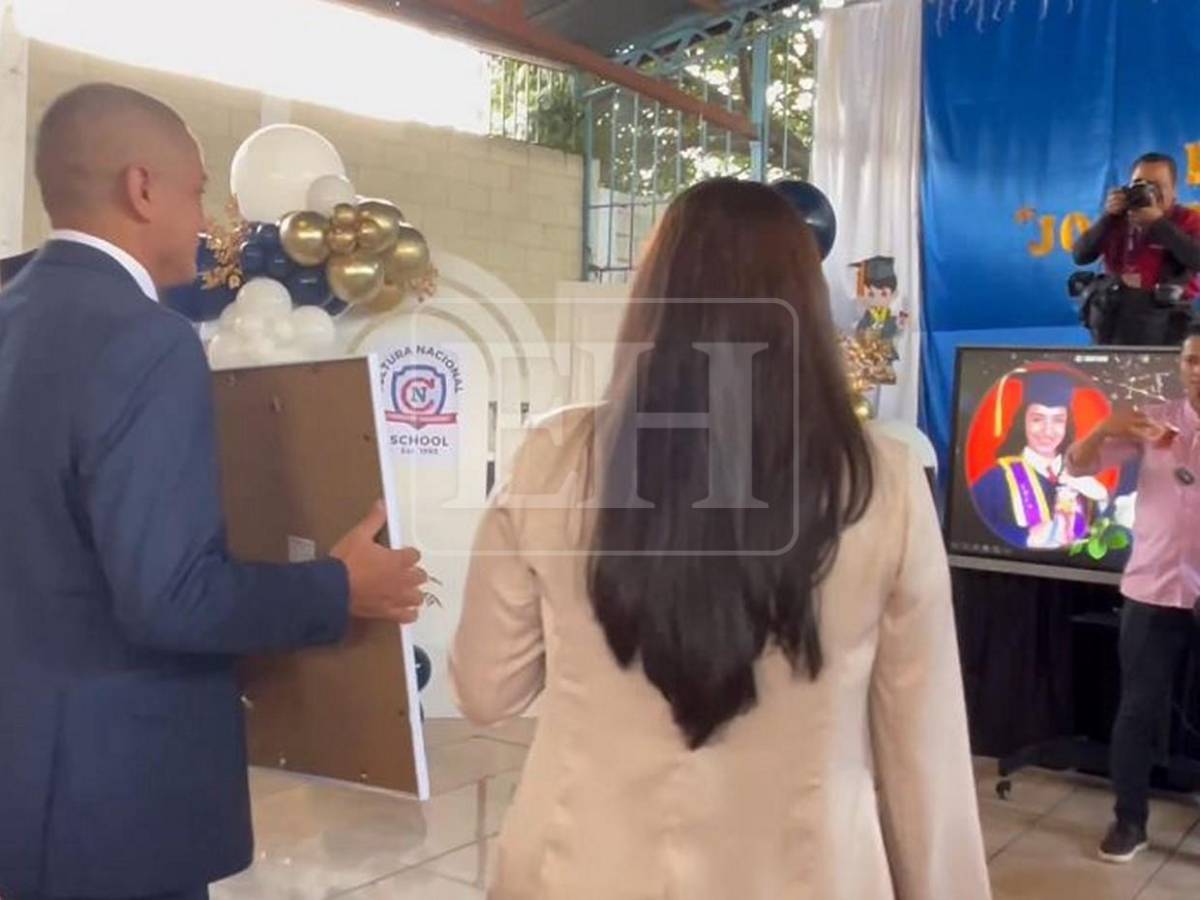 Sueño cumplido: entregan título a padres de Emily Torres, estudiante del Cultura Nacional School