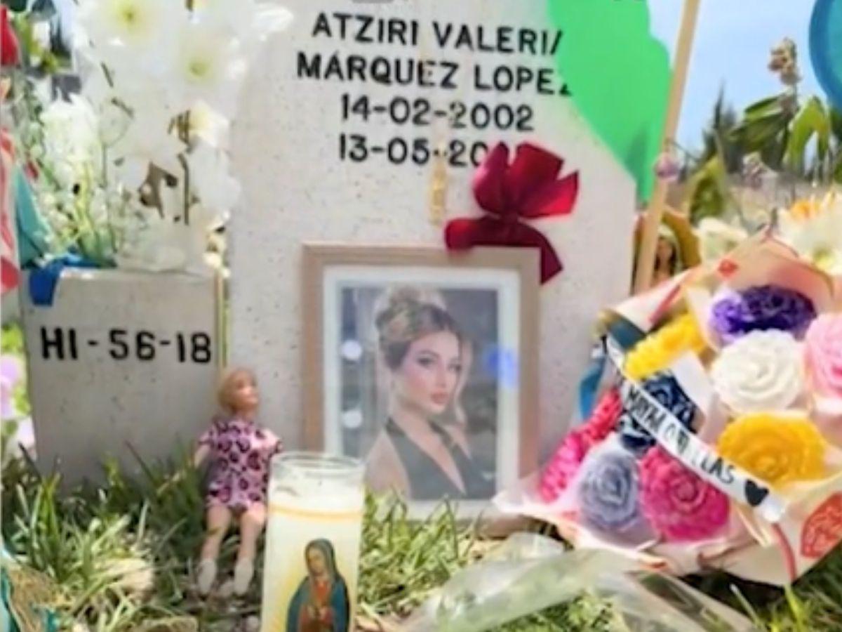 Con flores, maquillaje y muñecas: así luce la tumba de Valeria Márquez en México