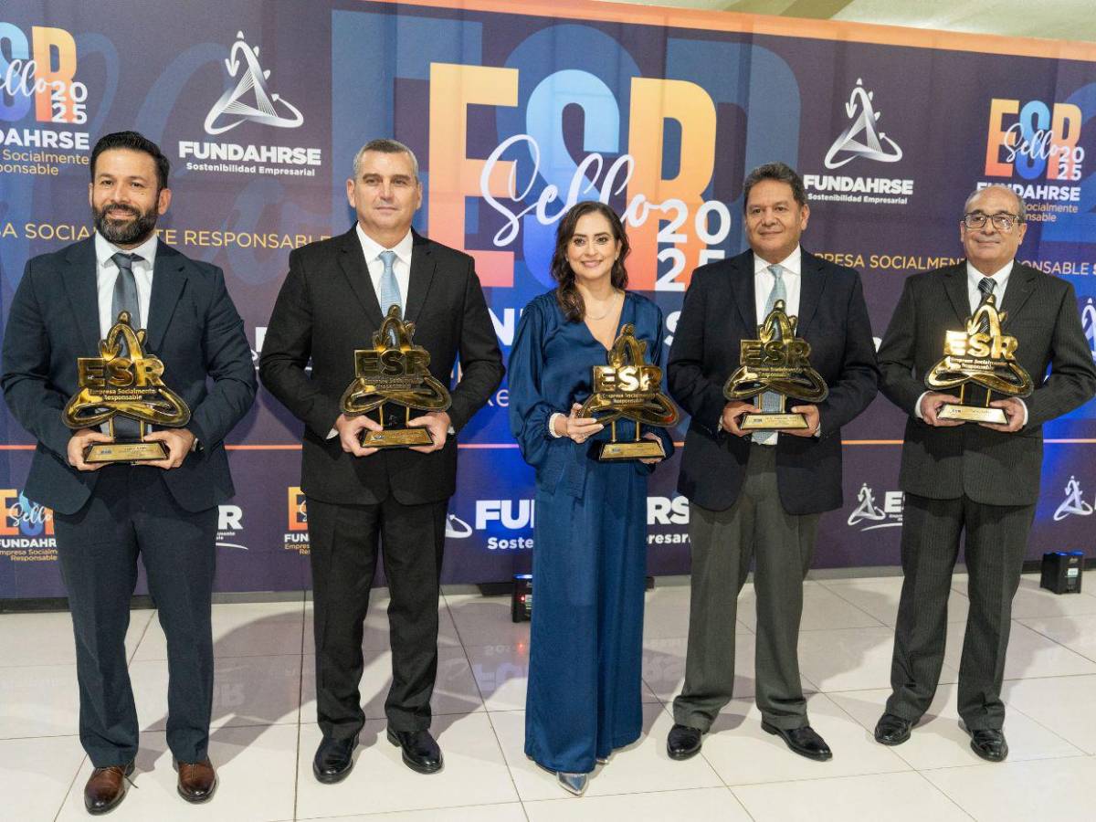 Entre premiados e invitados, así se vivió la gala del Sello FUNDAHRSE 2025