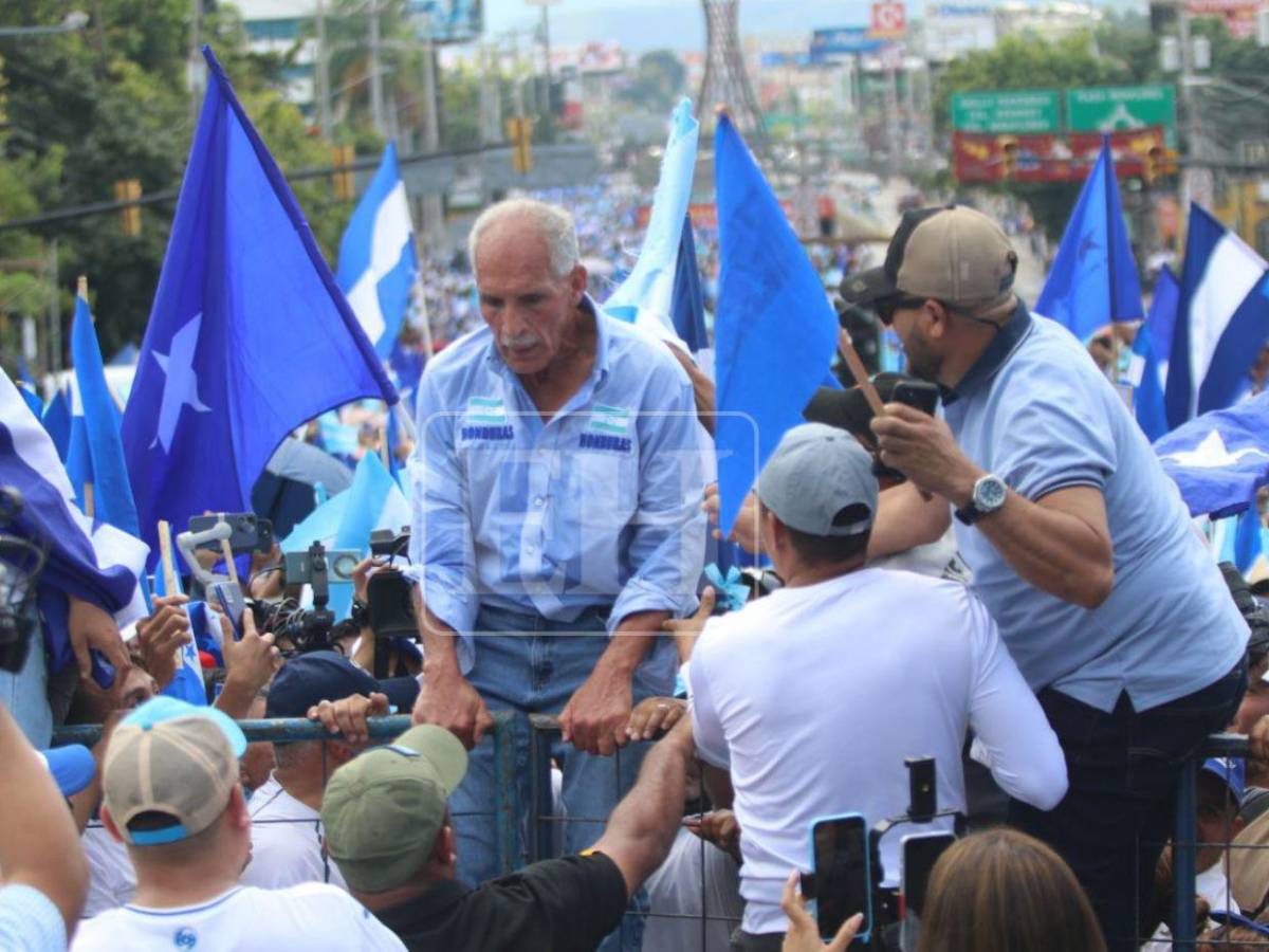 Las mejores 14 fotos de la movilización del Partido Nacional en Tegucigalpa