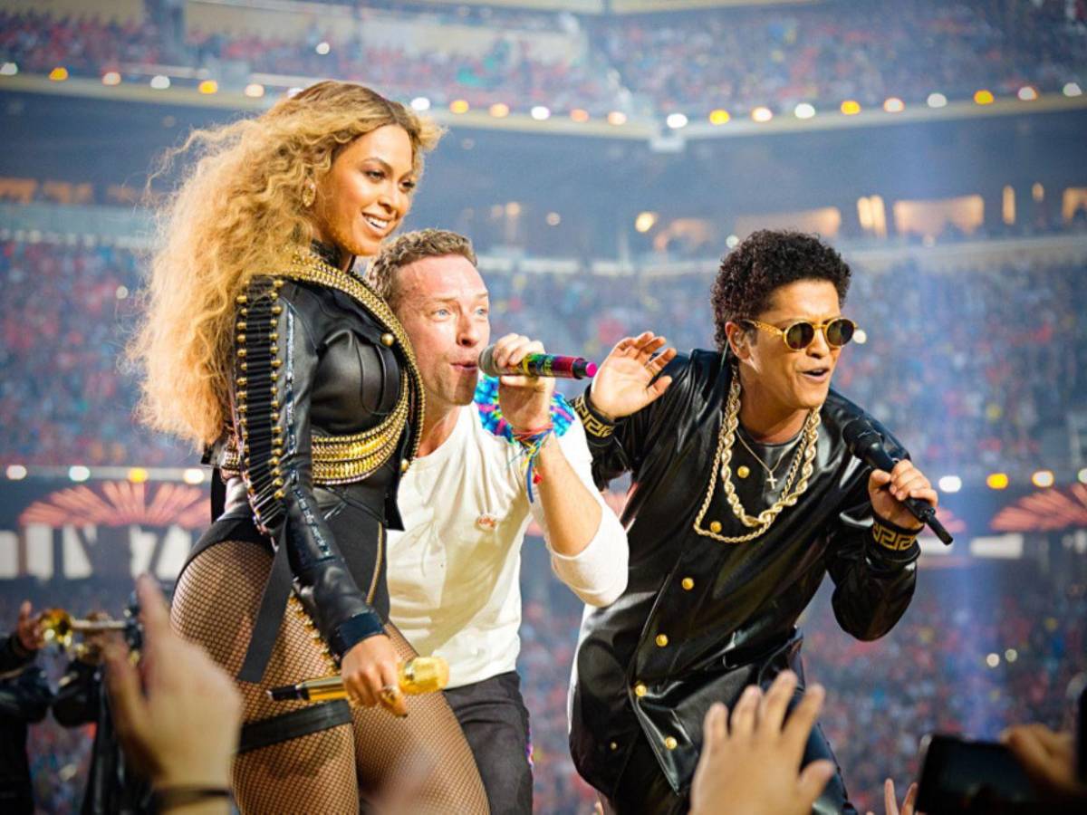 Antes de Bad Bunny: artistas a cargo del show de medio tiempo del Super Bowl