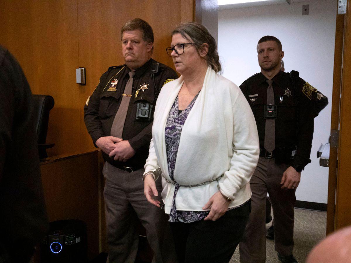 Madre de niño que atacó escuela de Oxford fue hallada culpable