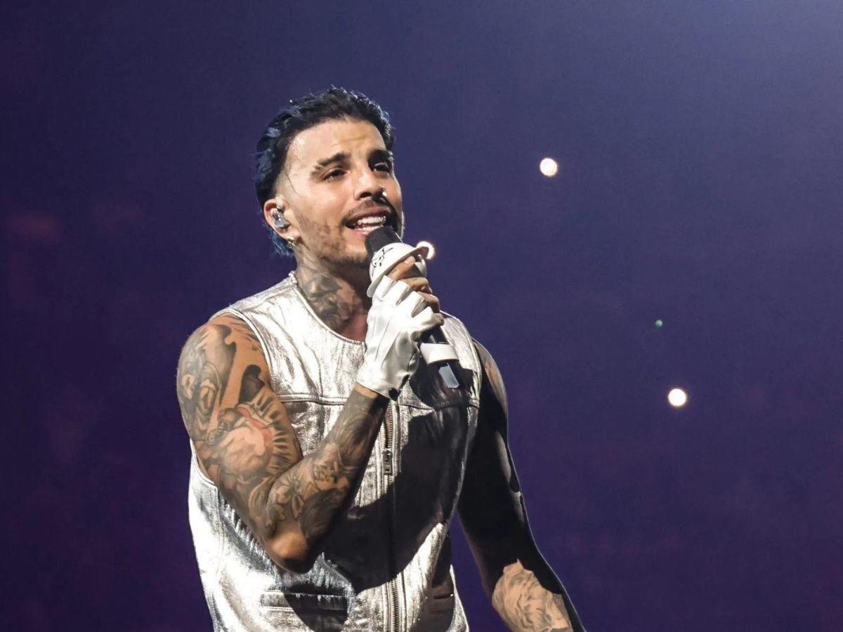 Rauw Alejandro no se aguantó las lágrimas en pleno concierto, ¿recordó a Rosalía?