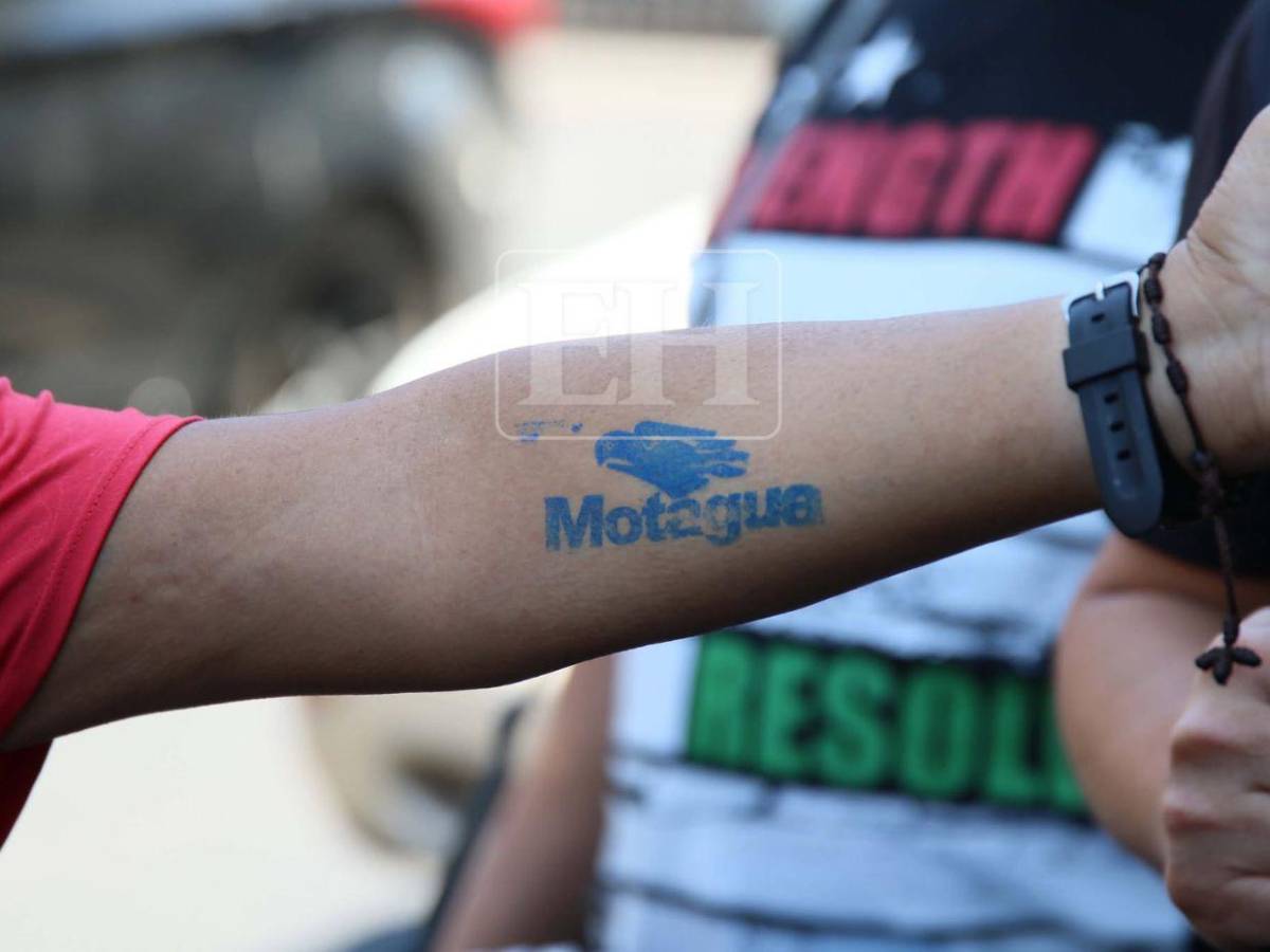 Pancartas, máscaras y emotivas imágenes: las curiosidades de la final Motagua-Marathón