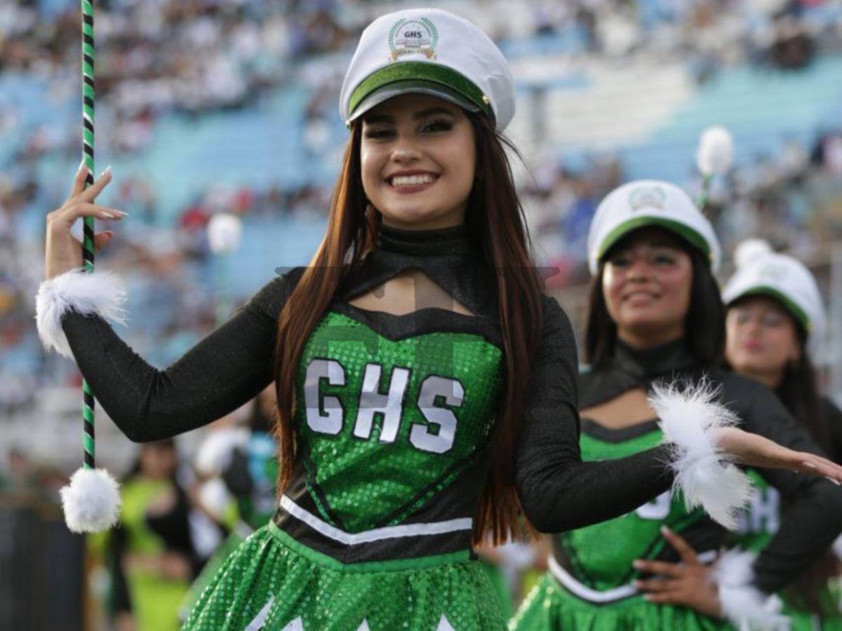 Por segunda vez, Michelle Sánchez vuelve a robar suspiros en los desfiles patrios