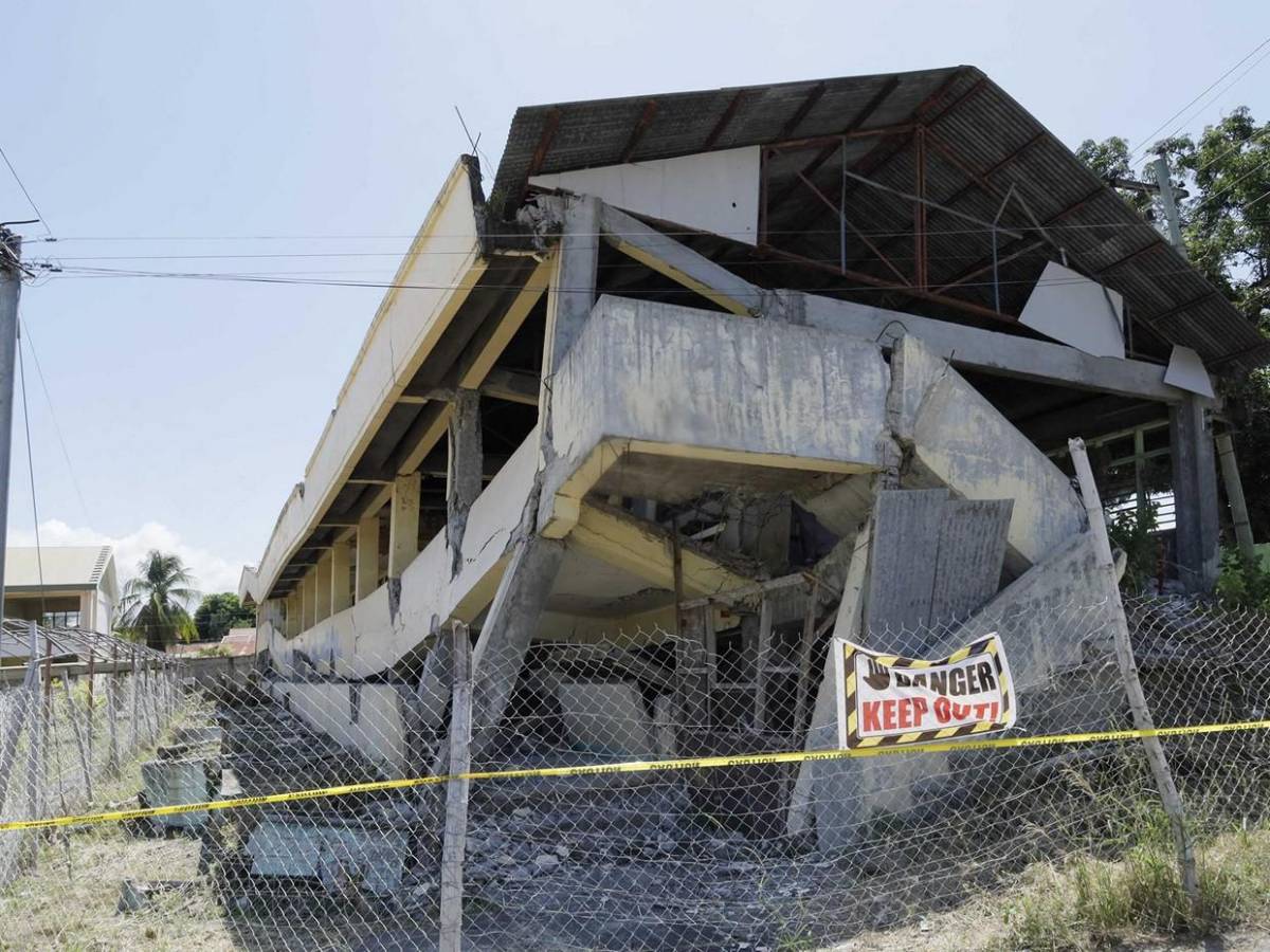 Varios edificios colapsaron: los cuantiosos daños que dejó el terremoto en Filipinas